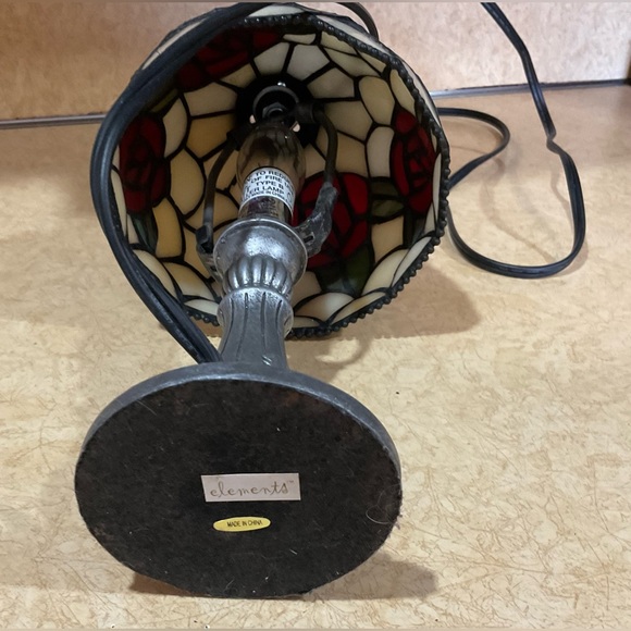 Elements: Tiffany style vintage rose/ grey table/bed side small stainglass lamp. - Picture 4 of 6